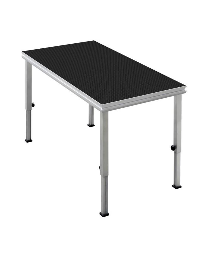 Palco con scala e parapetto