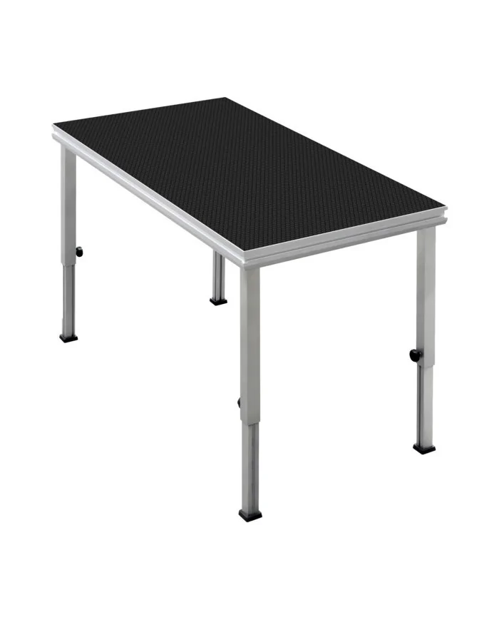 Palco con scala e parapetto