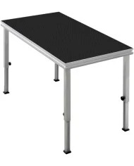 Palco con scala e parapetto