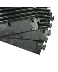 Pedana passacavo luminosa se attraversata da led:è translucida