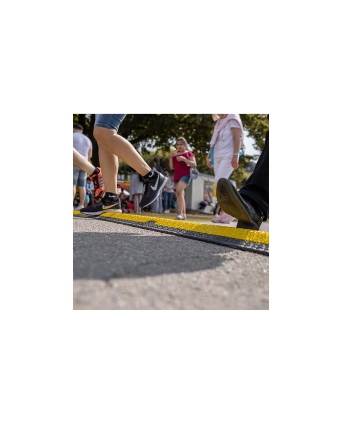 Protezione per cavi con Pedana attraversabile antiscivolo certificata