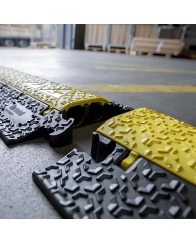 Protezione per cavi con Pedana attraversabile antiscivolo certificata