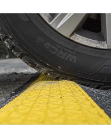 Protezione per cavi con Pedana attraversabile antiscivolo certificata Protezione per cavi con Pedana attraversabile antiscivolo certificata