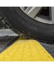 Protezione per cavi con Pedana attraversabile antiscivolo certificata