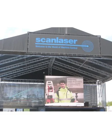 Palco coperto per manifestazioni all' aperto