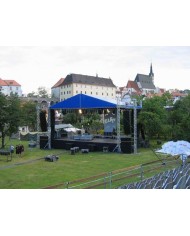 Palco coperto per manifestazioni all' aperto