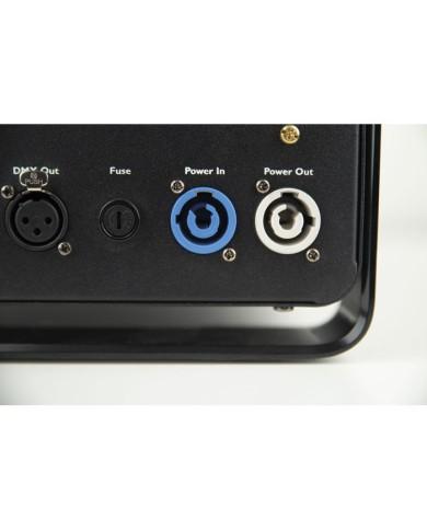 Lo Showtec Qubiq S2500 è una macchina del fumo professionale da 2500 W. Lo Showtec Qubiq S2500 è una macchina del fumo professionale da 2500 W.