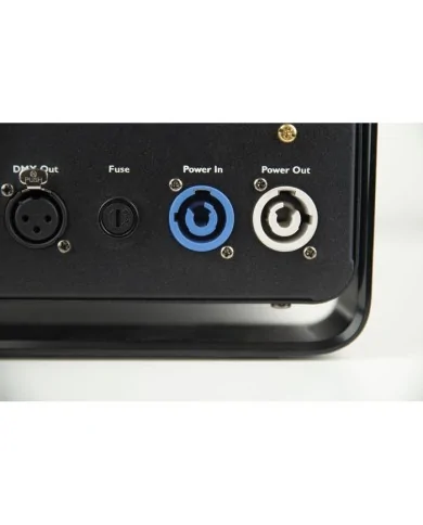 Lo Showtec Qubiq S2500 è una macchina del fumo professionale da 2500 W.