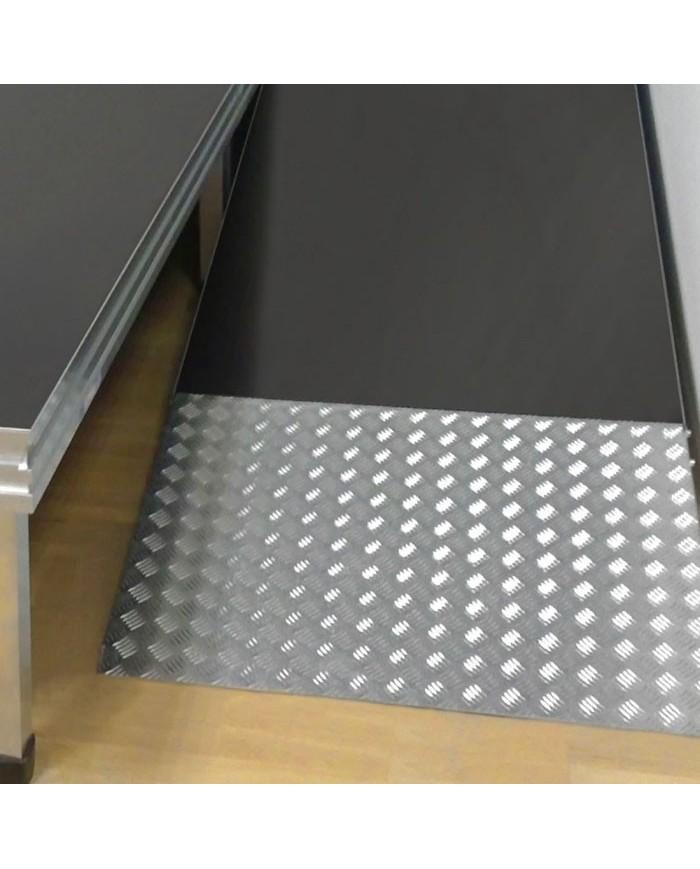 Rampa di accesso per carrozzine o disabili Rampa di accesso per carrozzine o disabili