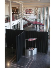 Tenda oscurante drappeggiata Nera 330(w) x 500(h)cm, Pipe and Drape MCS 300 g/m² Tenda oscurante drappeggiata Nera 330(w) x 500(h)cm, Pipe and Drape MCS 300 g/m²