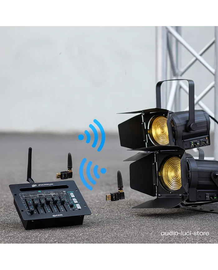 Fari teatrali con mixer DMX completamente Wireless