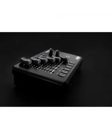 Il più semplice controller per luci DMX programmabile anche a batterie