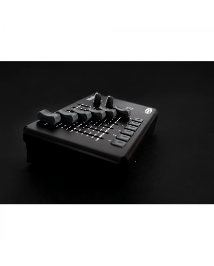 Il più semplice controller per luci DMX programmabile anche a batterie