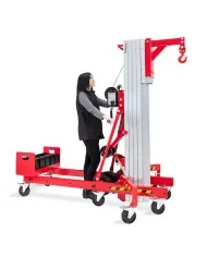 Questo adattatore per gancio di carico trasforma i sollevatori di materiali TORO in una gru mobile